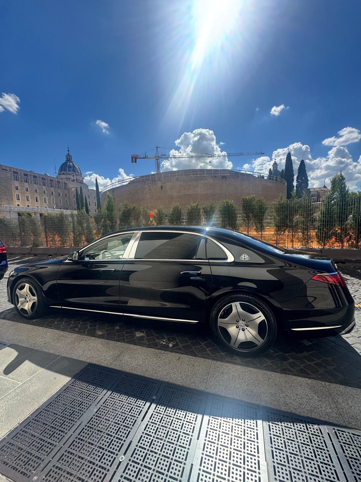 Private Rome tour with driver, a stop next to St Peter's