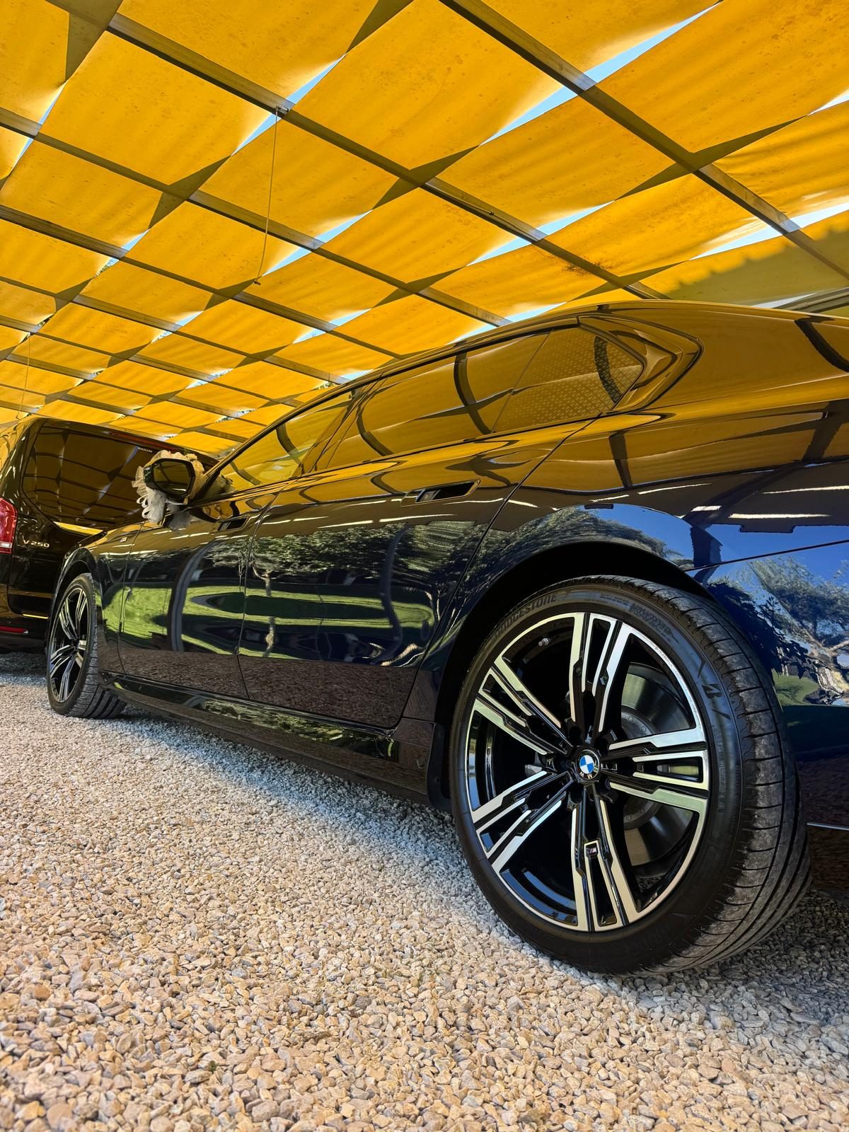 Auto con autista alla location del ricevimento