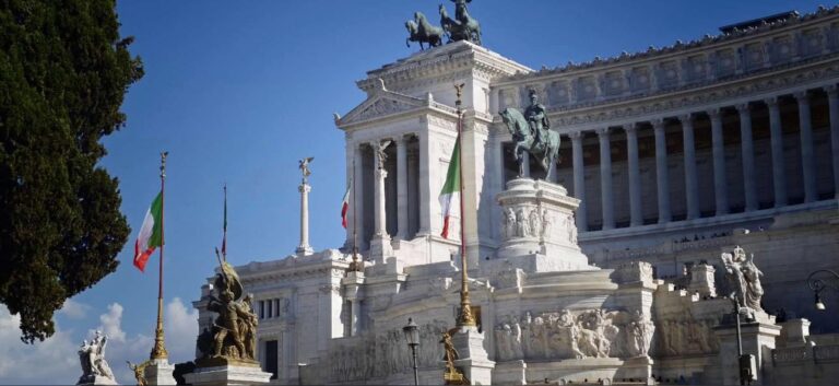 Altare della Patria, Piazza Venezia