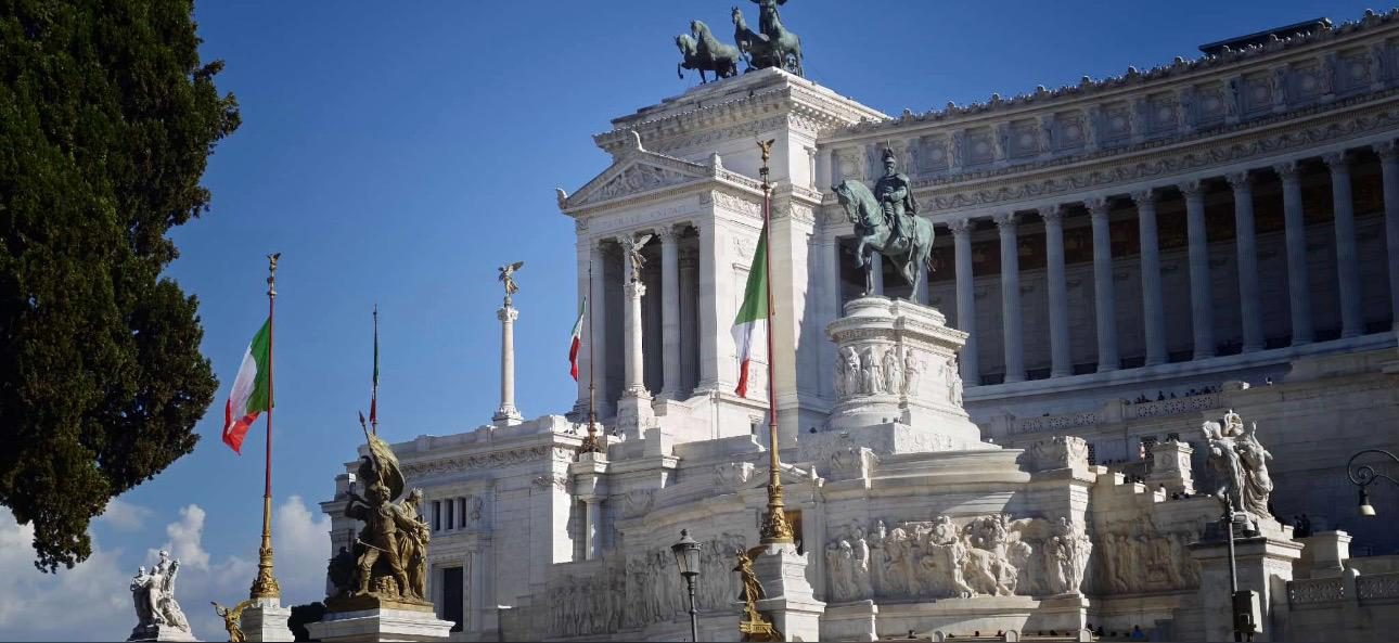 Altare della Patria, Piazza Venezia